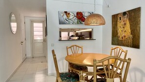 Dining - GREEN CLUB P 102 (Pals)