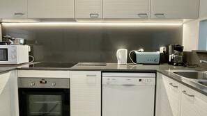 冰箱、微波炉、烤箱、洗碗机