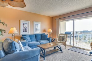 TV, video games, DVD player, stereo - Waterfront Condo w/ Patio & Pool on Madeira Beach! (Madeira Beach)