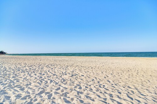 Waterfront Condo w/ Patio & Pool on Madeira Beach!