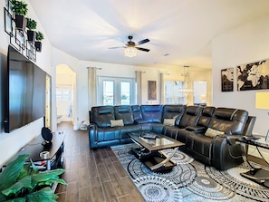 TV connectée, jeux vidéo, lecteur de DVD, baby-foot