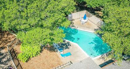 K0028 Seascape Cottage. Private Pool, 300 Yards to the Beach