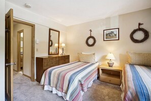 2 bedrooms, WiFi (free), bed sheets