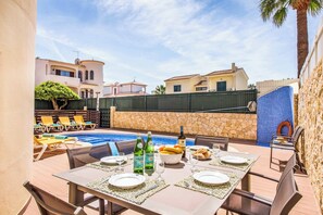 تناول الطعام بالخارج