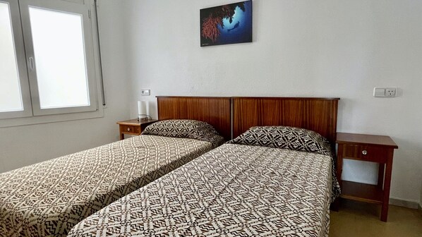 3 bedrooms, iron/ironing board, free WiFi, bed sheets