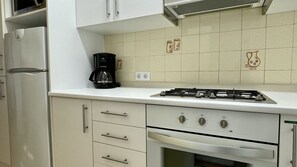 Fridge, microwave, oven, coffee/tea maker