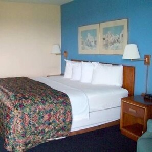 Standard Room, 1 King Bed, Refrigerator & Microwave | 1 bedroom, desk, iron/ironing board, free WiFi - Ridge Crest Hotel (West Plains)