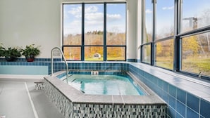 Indoor pool - Ski-in/ski-out 2 bedroom condo with fireplace, pool & hot tub. (Killington)