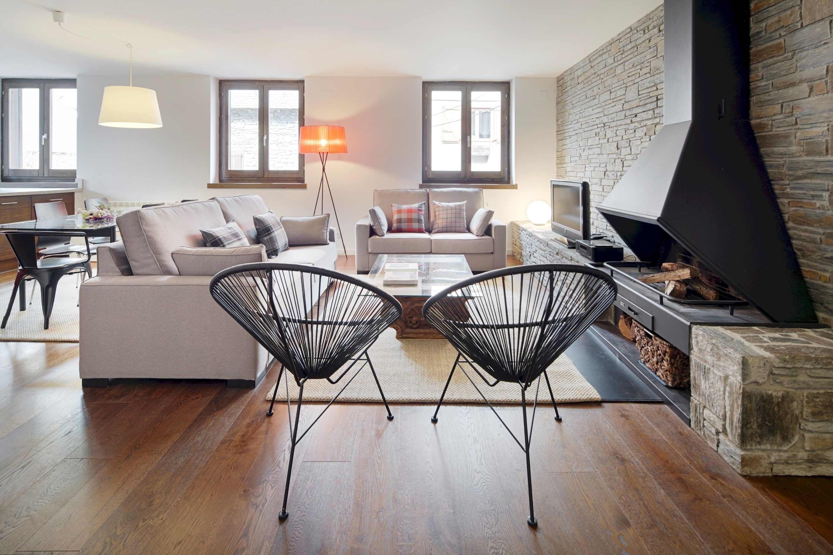 Télévision, cheminée