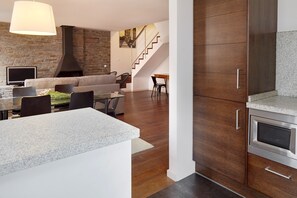 TV, fireplace - Stadium by FeelFree Rentals (Gessa)