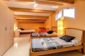 4 quartos, ferros/tábuas de passar roupa, Wi-Fi de cortesia