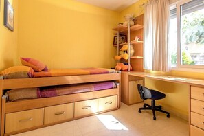4 bedrooms, iron/ironing board, free WiFi, bed sheets