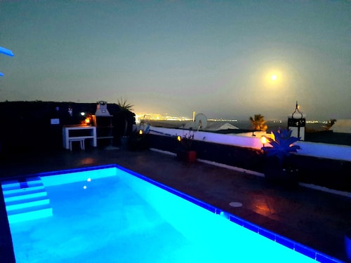 PRIVATE VILLA + POOL SEA VIEWS, WELCOME PACK, POOL TOWELS 2 BATHROOMS 2 BEDROOMS