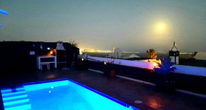 PRIVATE VILLA + POOL SEA VIEWS, WELCOME PACK, POOL TOWELS 2 BATHROOMS 2 BEDROOMS