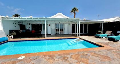 PRIVATE VILLA + POOL SEA VIEWS,WELCOME PACK, POOL TOWELS 2 BEDROOMS 2 BATHROOMS