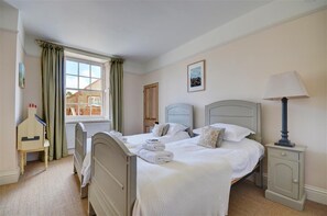 3 dormitorios, tabla de planchar con plancha, wifi gratis y ropa de cama