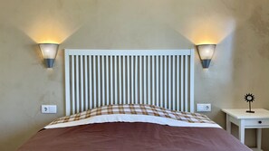 3 bedrooms, bed sheets