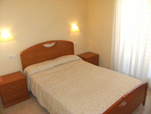 2 bedrooms, bed sheets