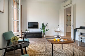 TV - Barcelona Balconies 4 - Habitat Apartments (Barcelona)