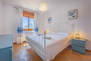 6 makuuhuonetta, silitysrauta/-lauta, ilmainen Wi-Fi, vuodevaatteet