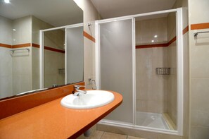 Shower - NAUTIC 3D 1-2 (Estartit)