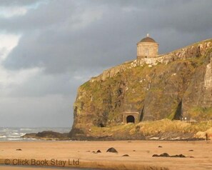 Beach - Portrush - Hope Cottage - sleeps 5 guests  in 3 bedrooms (Portrush)