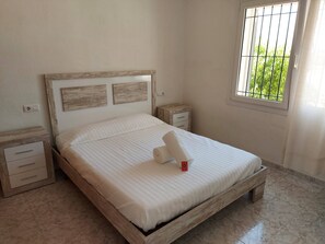 3 bedrooms, travel cot, free WiFi, bed sheets