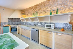 Fridge, microwave, oven, dishwasher