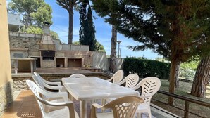 Outdoor dining - MUSEU BAIXOS 4D (L'Escala)