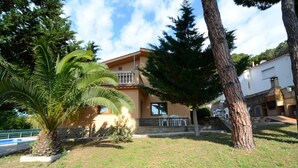 Exterior - MUSEU BAIXOS 4D (L'Escala)