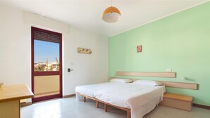A bedroom with a bed, bedside tables, a window, and a door. - Appartamento Oasi by BarbarHouse (Torre Pali)