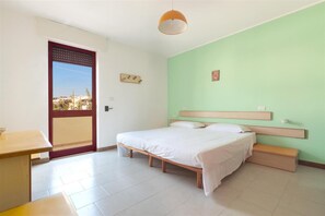 2 Schlafzimmer, Bügeleisen/Bügelbrett