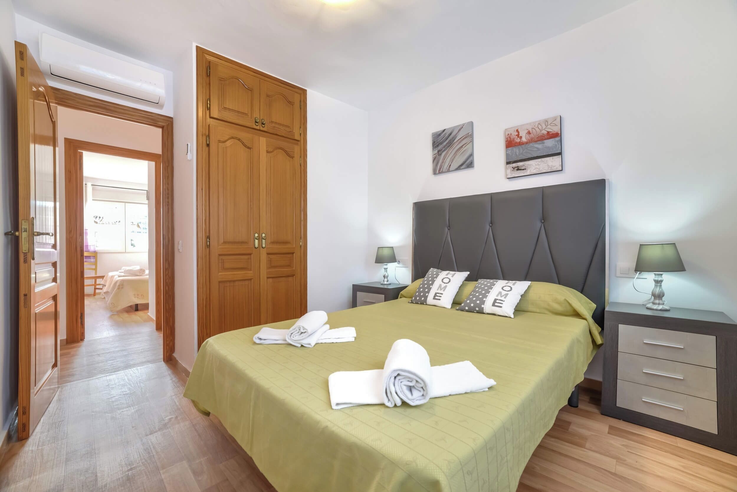 4 makuuhuonetta, silitysrauta/-lauta, ilmainen Wi-Fi, vuodevaatteet