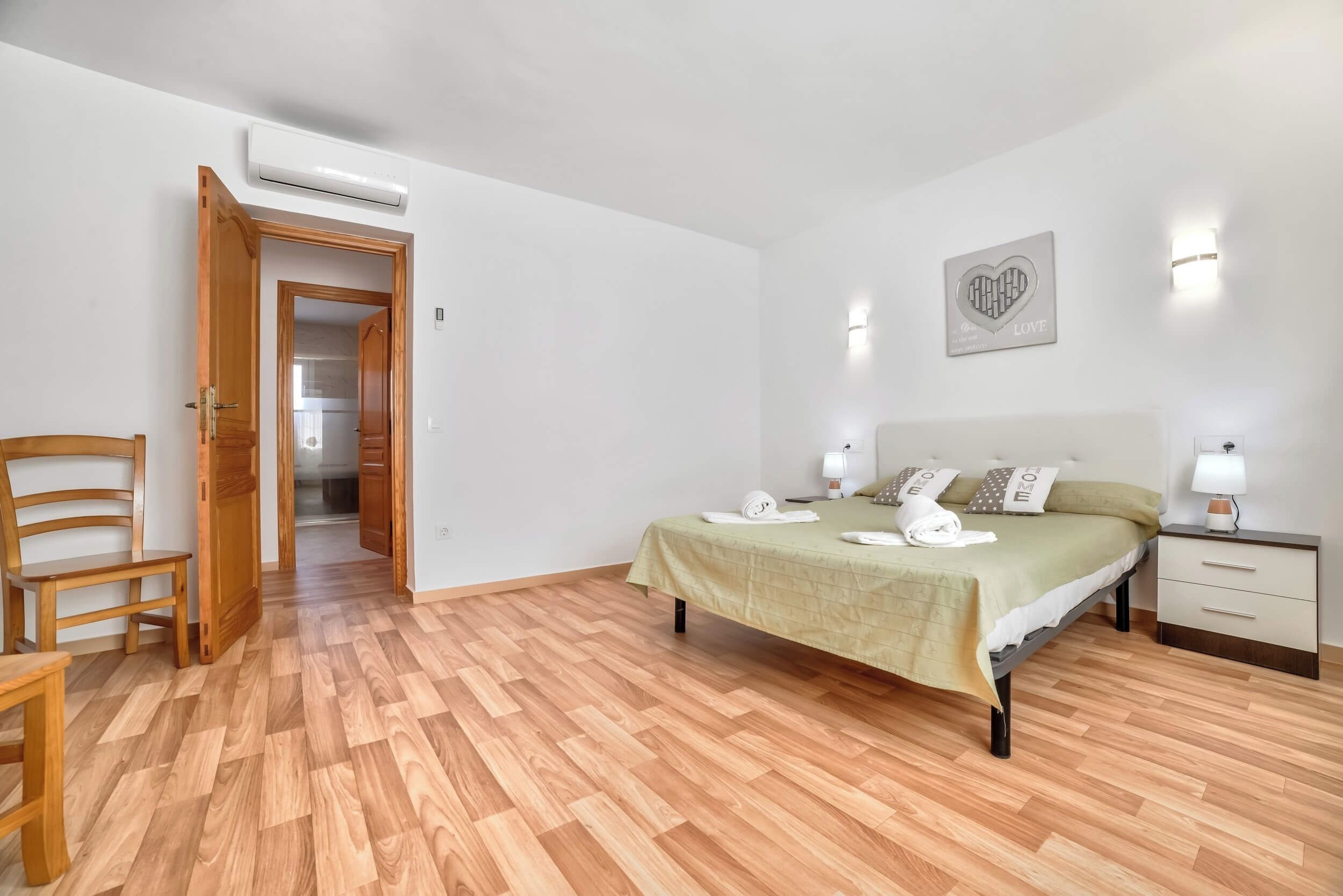 4 Schlafzimmer, Bügeleisen/Bügelbrett, kostenloses WLAN, Bettwäsche