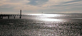 Springwell , West Wittering - a cottage that sleeps 4 guests in 2 bedrooms