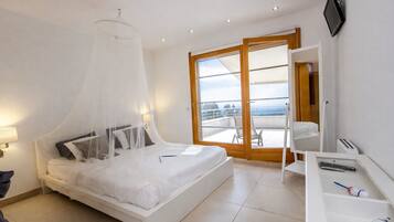 4 bedrooms, iron/ironing board, free WiFi