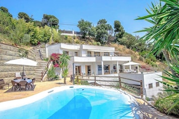 Image of Modern Mestral - a few km to the beach!