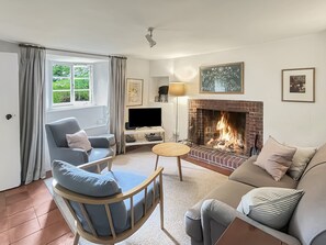 TV, fireplace, DVD player - Ball Cottage, Winsford (Winsford)