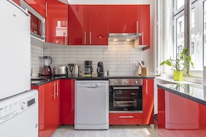 Fridge, microwave, oven, stovetop
