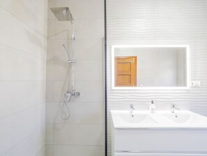 Bathtub, hair dryer, towels