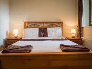 4 slaapkamers, een strijkplank/strijkijzer, gratis wifi, beddengoed