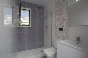 Bathtub, hair dryer, towels - Modern and luxury villa  with private pool in Javea, on the Costa Blanca, Spain for 4 persons (Javea)