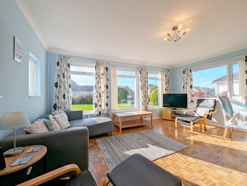 A family house that sleeps 6 guests  in 3 bedrooms