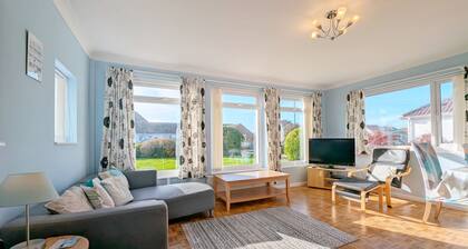 A family house that sleeps 6 guests in 3 bedrooms