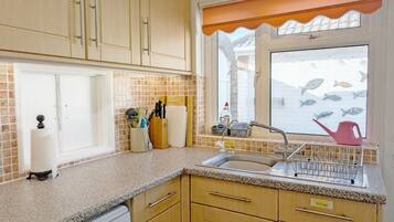 Réfrigérateur, micro-ondes, lave-vaisselle, grille-pain