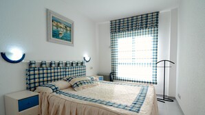 2 bedrooms, iron/ironing board, bed sheets