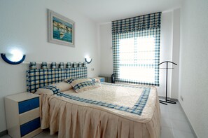 2 Schlafzimmer, Bügeleisen/Bügelbrett, Bettwäsche