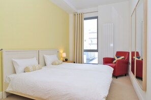 2 bedrooms, desk, iron/ironing board, travel cot