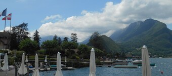 Large studio for 4 pers. at the edge of Annecy lake