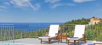 Villa Persephone: esta villa cuenta con una piscina privada, WI-FI e incluye vistas al mar. 